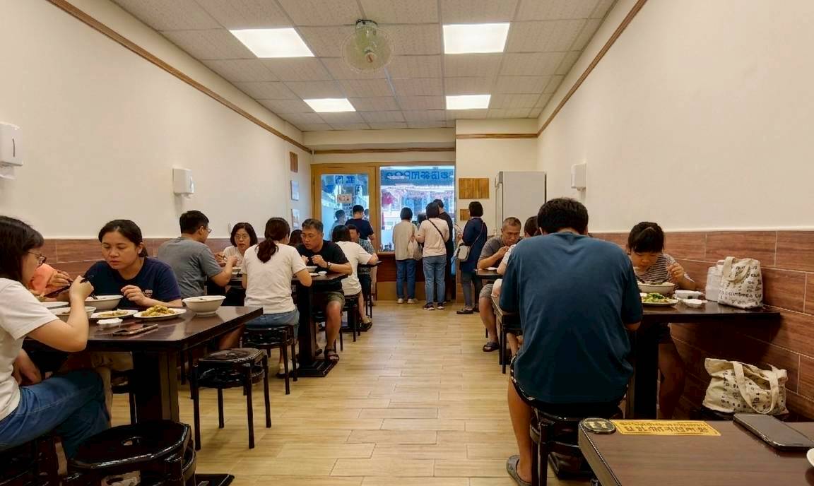 雲饗牛肉麵|高雄鳳山|牛肉麵紅燒夠味涮嘴!餛飩麵小巧飽嘴!不輸老字號! - 第6張圖 雲饗牛肉麵|高雄鳳山|牛肉麵紅燒夠味涮嘴!餛飩麵小巧飽嘴!不輸老字號!