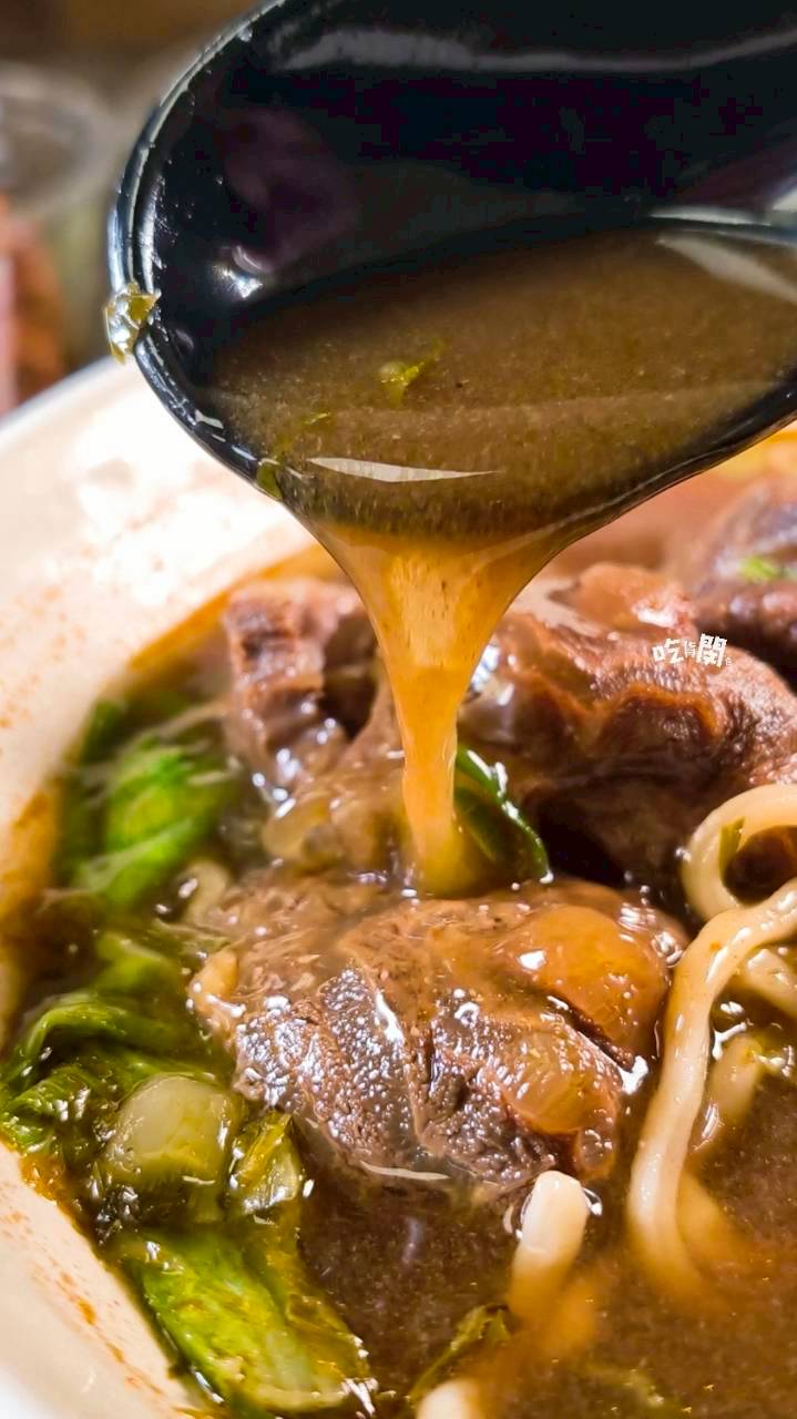 雲饗牛肉麵|高雄鳳山|牛肉麵紅燒夠味涮嘴!餛飩麵小巧飽嘴!不輸老字號! - 第11張圖 雲饗牛肉麵|高雄鳳山|牛肉麵紅燒夠味涮嘴!餛飩麵小巧飽嘴!不輸老字號!