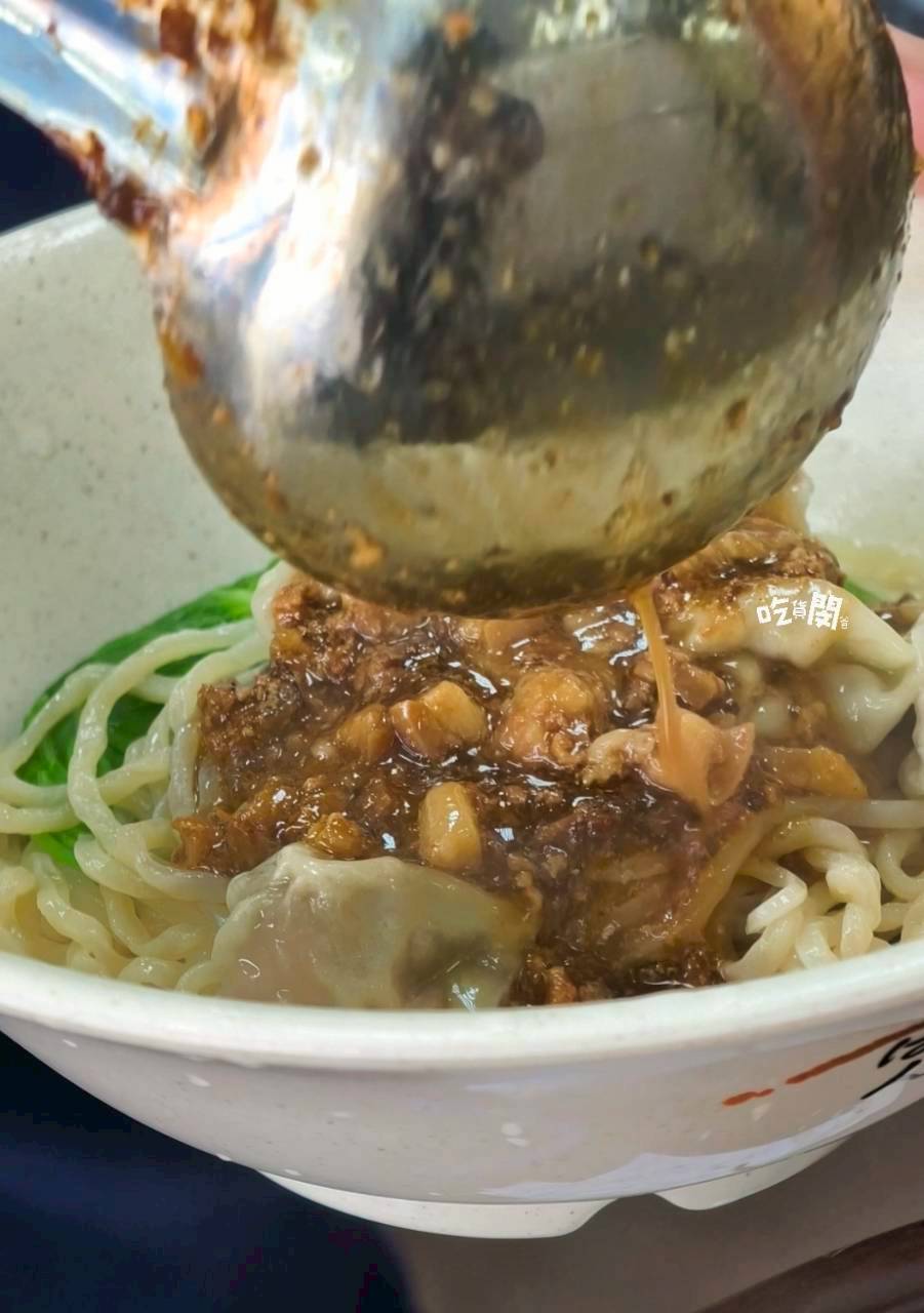 雲饗牛肉麵|高雄鳳山|牛肉麵紅燒夠味涮嘴!餛飩麵小巧飽嘴!不輸老字號! - 第2張圖 雲饗牛肉麵|高雄鳳山|牛肉麵紅燒夠味涮嘴!餛飩麵小巧飽嘴!不輸老字號!