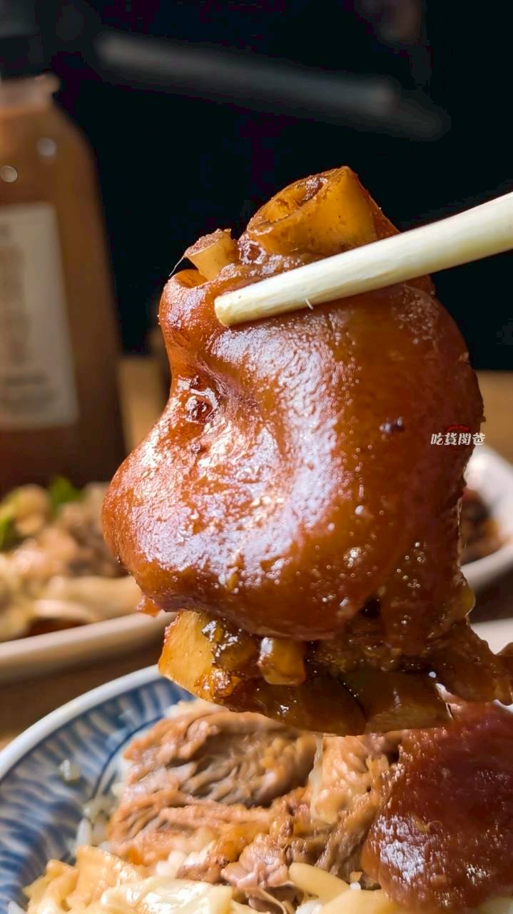 318霸王牛肉麵｜高雄鳳山｜牛肉嫩香、Q彈牛筋竟然還有超好吃的豬腳、腿庫飯!?