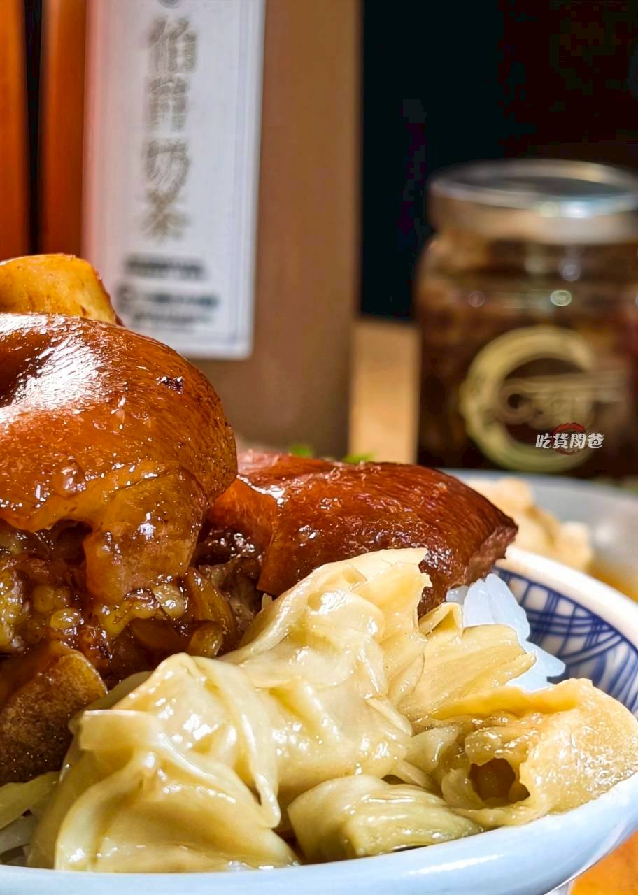 318霸王牛肉麵｜高雄鳳山｜牛肉嫩香、Q彈牛筋竟然還有超好吃的豬腳、腿庫飯!?