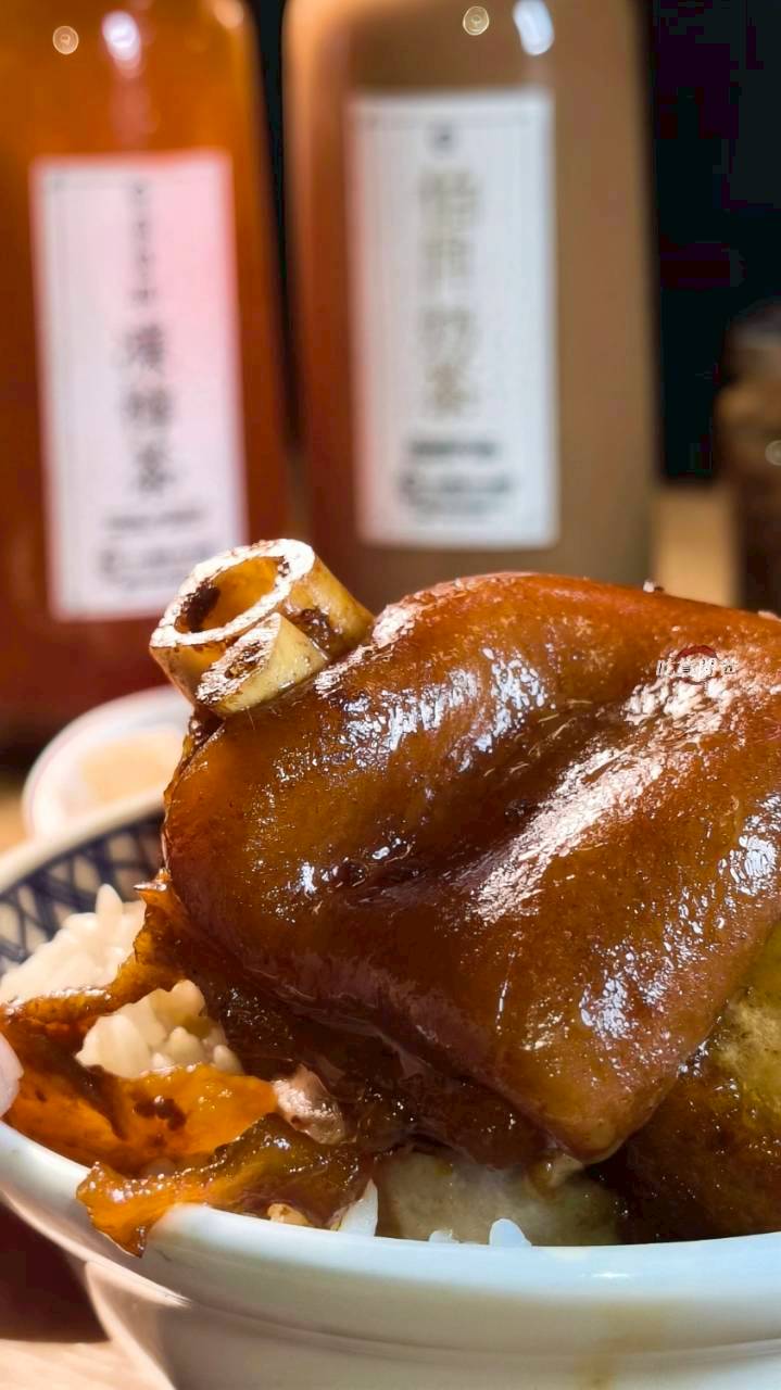 318霸王牛肉麵｜高雄鳳山｜牛肉嫩香、Q彈牛筋竟然還有超好吃的豬腳、腿庫飯!?