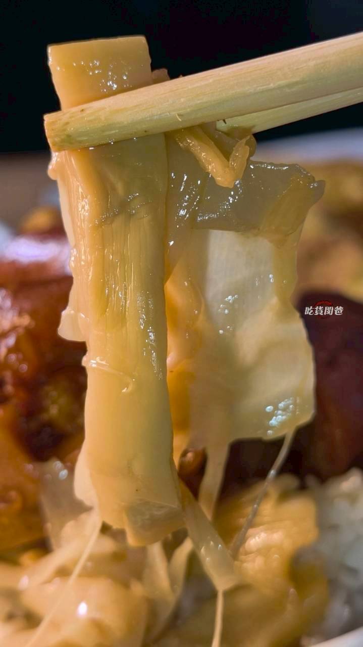 318霸王牛肉麵｜高雄鳳山｜牛肉嫩香、Q彈牛筋竟然還有超好吃的豬腳、腿庫飯!?