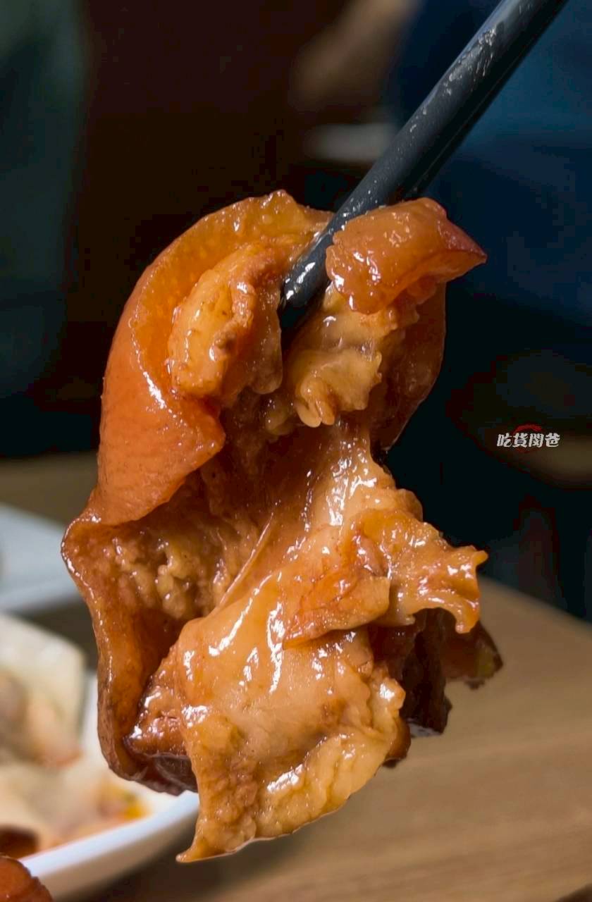 318霸王牛肉麵｜高雄鳳山｜牛肉嫩香、Q彈牛筋竟然還有超好吃的豬腳、腿庫飯!?