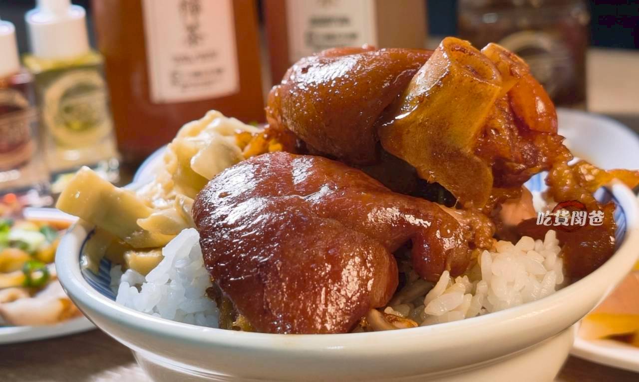 318霸王牛肉麵｜高雄鳳山｜牛肉嫩香、Q彈牛筋竟然還有超好吃的豬腳、腿庫飯!?