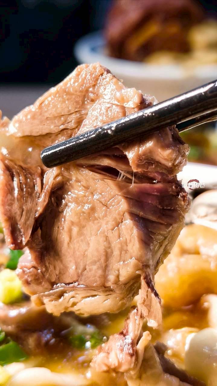 318霸王牛肉麵｜高雄鳳山｜牛肉嫩香、Q彈牛筋竟然還有超好吃的豬腳、腿庫飯!?