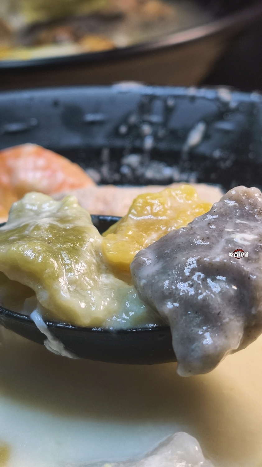 萬客臨彩色麵疙瘩｜高雄屏東｜必吃麵疙瘩、臭豆腐、鍋燒、咖哩飯，一吃愛上！
