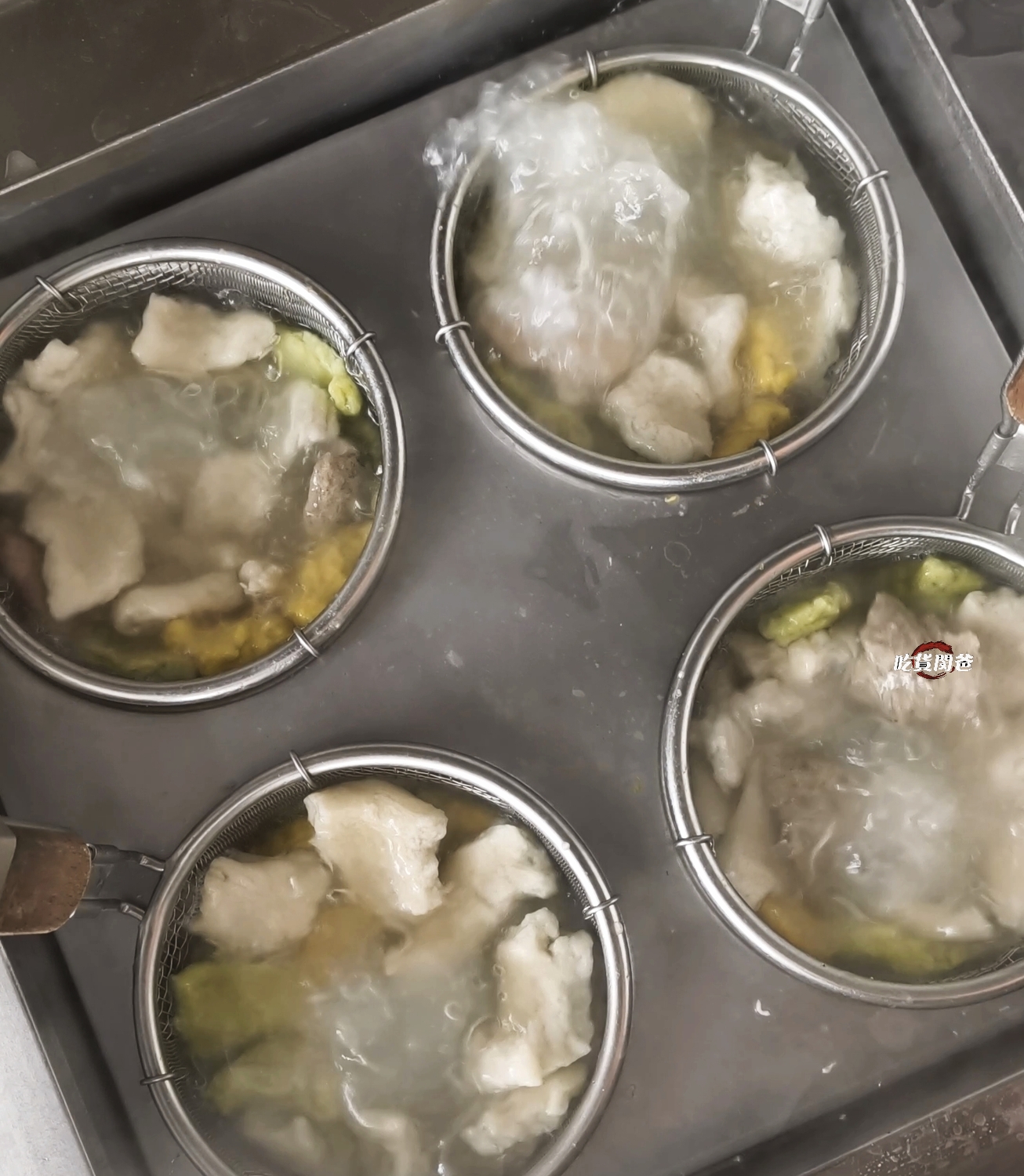 萬客臨彩色麵疙瘩｜高雄屏東｜必吃麵疙瘩、臭豆腐、鍋燒、咖哩飯，一吃愛上！