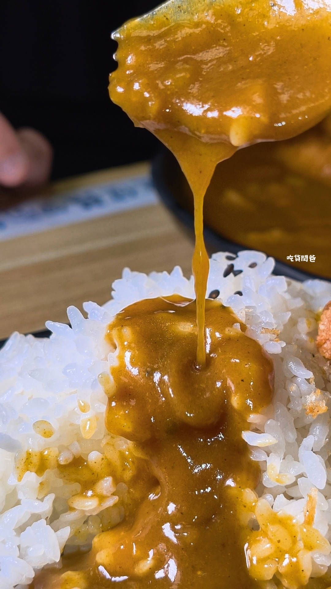 老闆不夠辣｜高雄最便宜的銅板價咖哩飯，海陸空霸王咖哩，蕭勒賀呷！