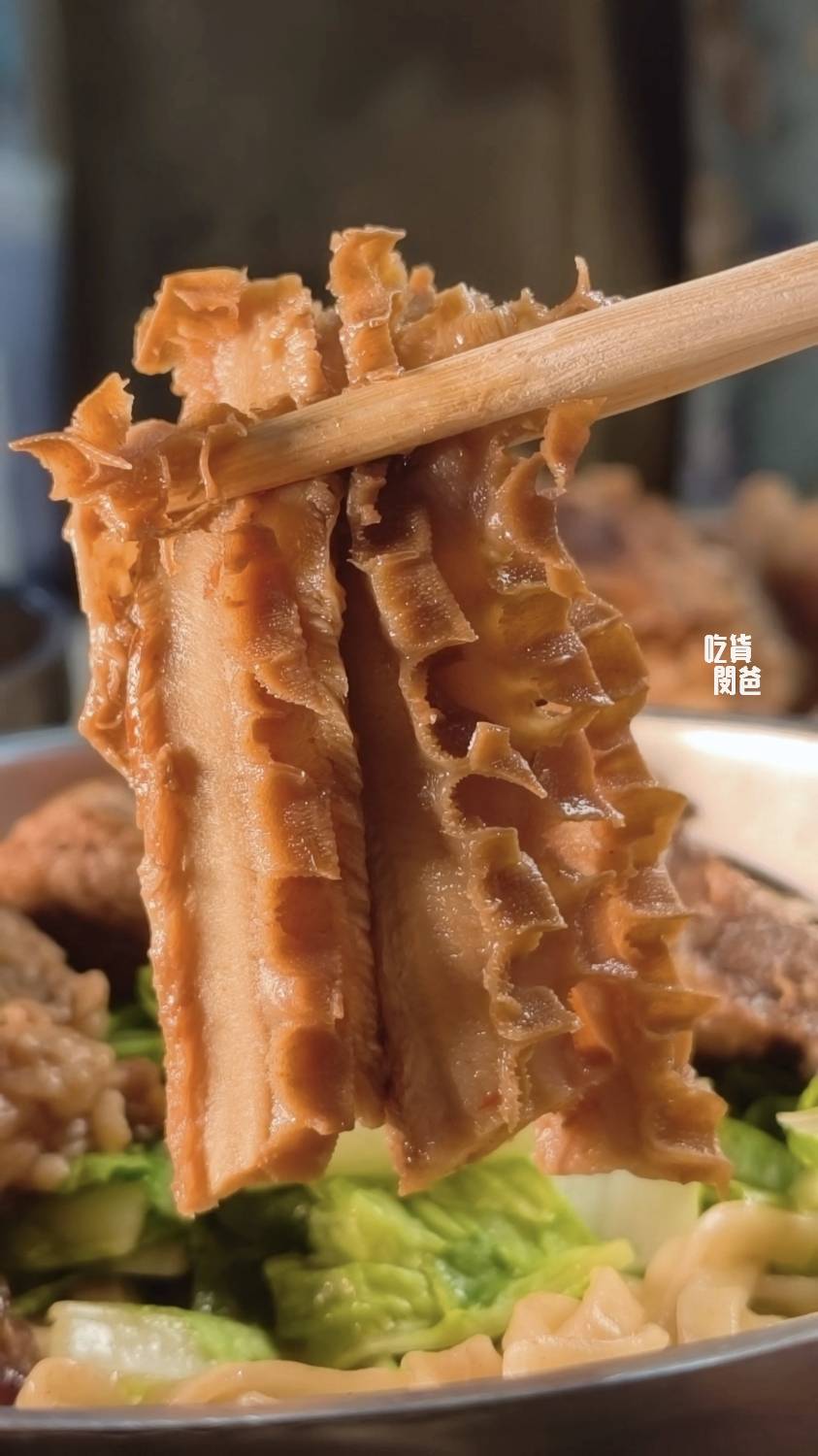 売牛原汁牛肉麵｜高雄鳳山｜紅燒超夠味！限量牛軟骨、牛三寶乾拌麵必吃！