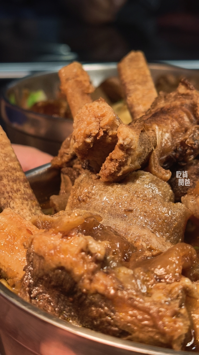 売牛原汁牛肉麵｜高雄鳳山｜紅燒超夠味！限量牛軟骨、牛三寶乾拌麵必吃！