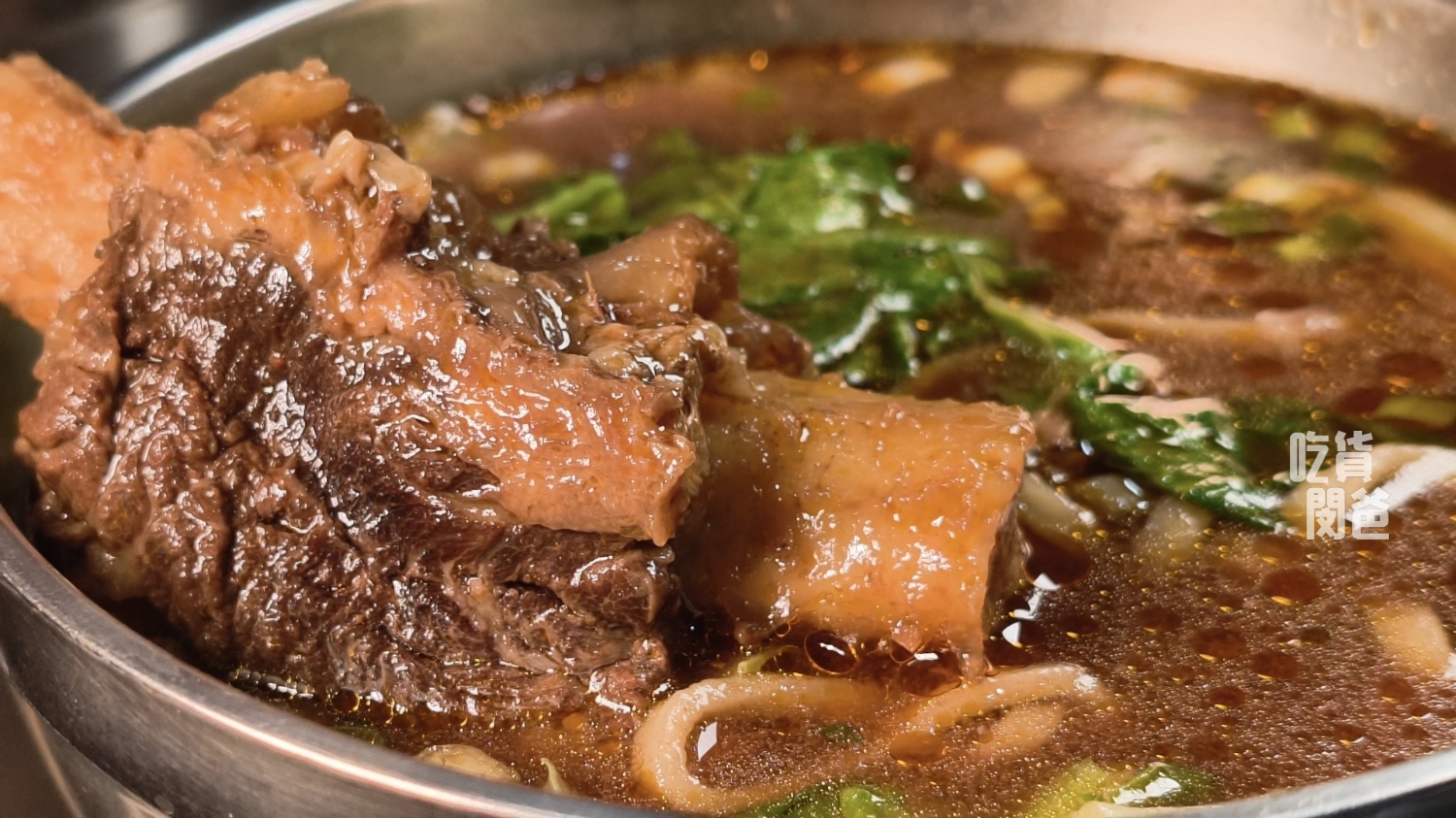 売牛原汁牛肉麵｜高雄鳳山｜紅燒超夠味！限量牛軟骨、牛三寶乾拌麵必吃！