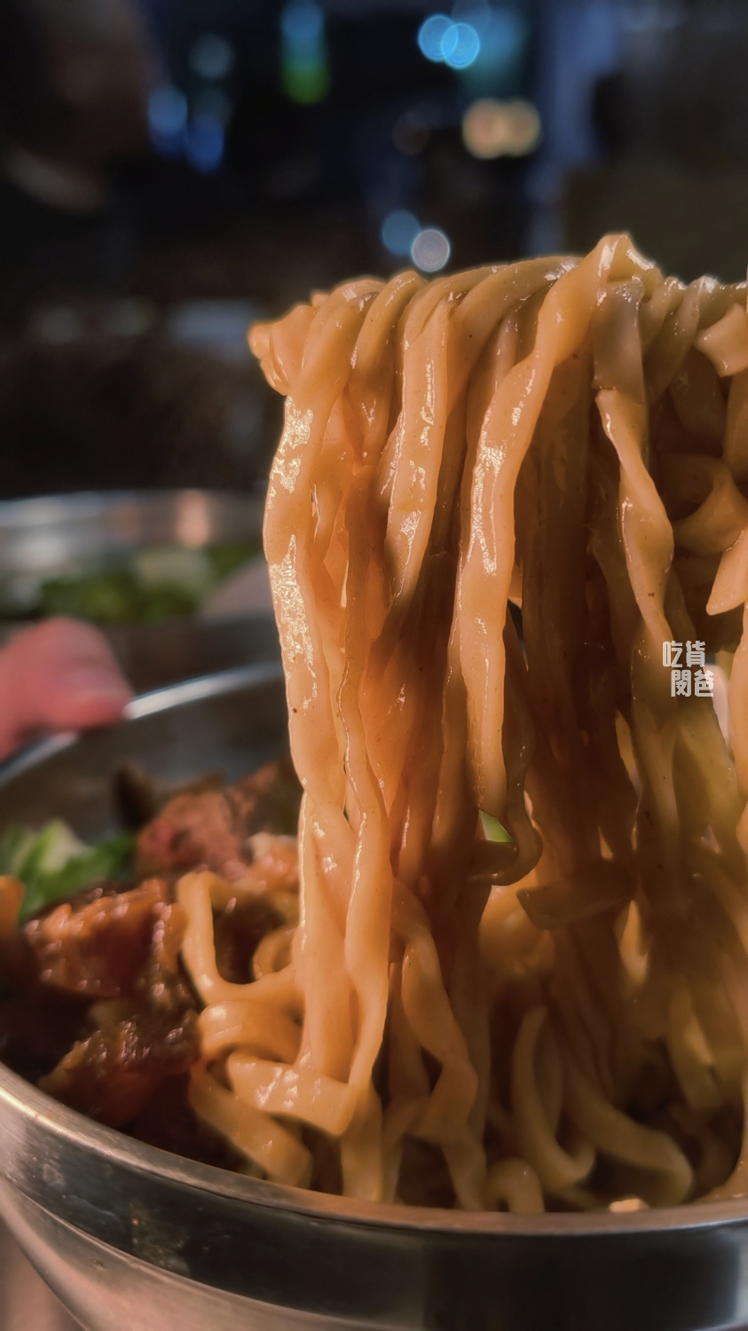 売牛原汁牛肉麵｜高雄鳳山｜紅燒超夠味！限量牛軟骨、牛三寶乾拌麵必吃！