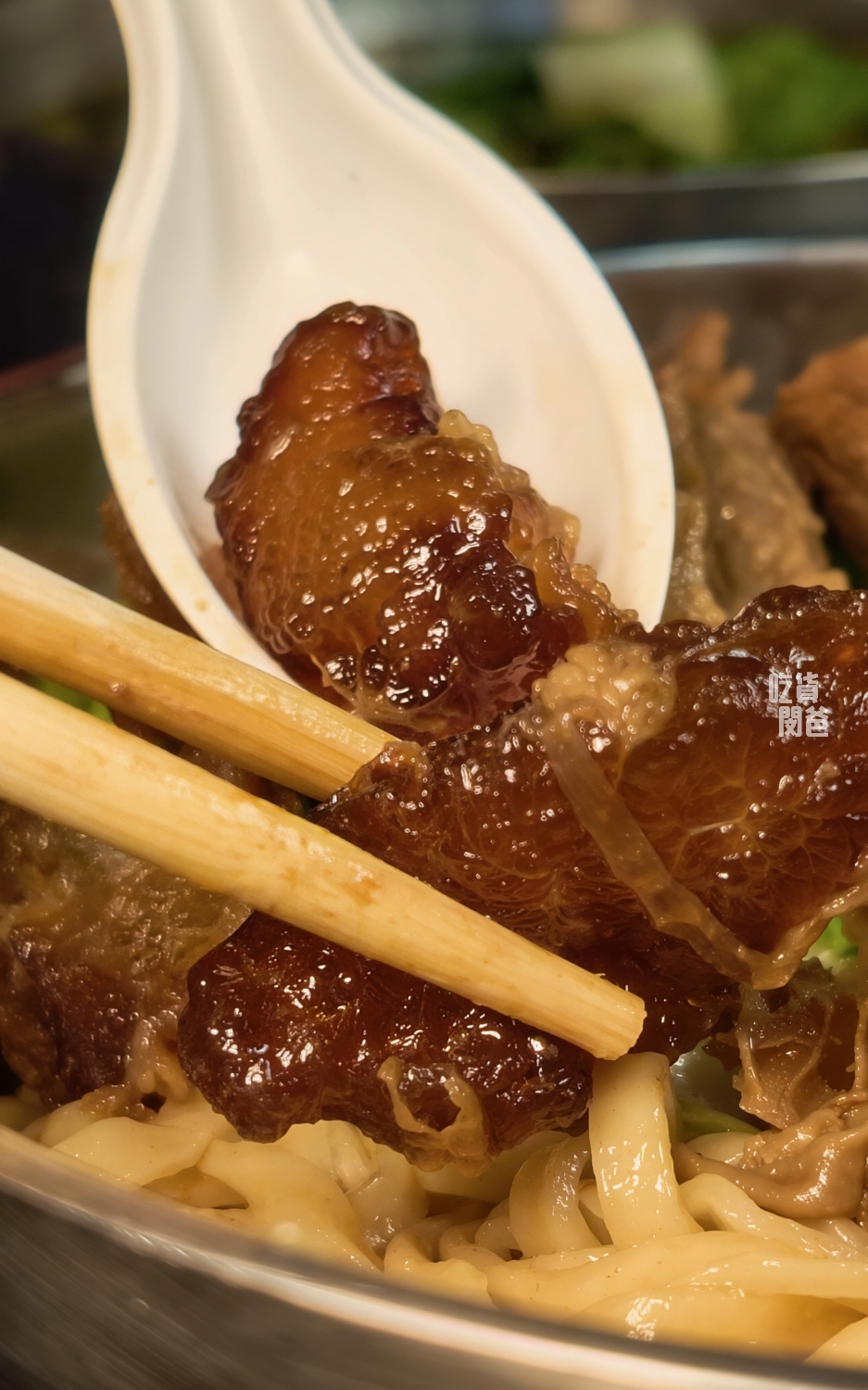 売牛原汁牛肉麵｜高雄鳳山｜紅燒超夠味！限量牛軟骨、牛三寶乾拌麵必吃！