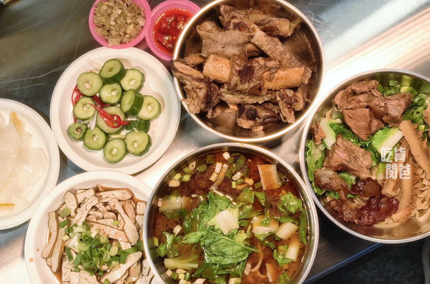 売牛原汁牛肉麵｜高雄鳳山｜紅燒超夠味！限量牛軟骨、牛三寶乾拌麵必吃！