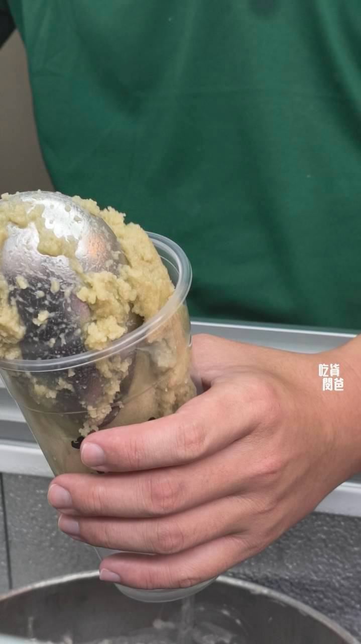 荳神綠豆沙|全高雄最好喝!隱藏在鳳山文衡路上,超便宜、份量大的冰沙,買五還送一。 - 第3張圖 荳神綠豆沙|全高雄最好喝!隱藏在鳳山文衡路上,超便宜、份量大的冰沙,買五還送一。